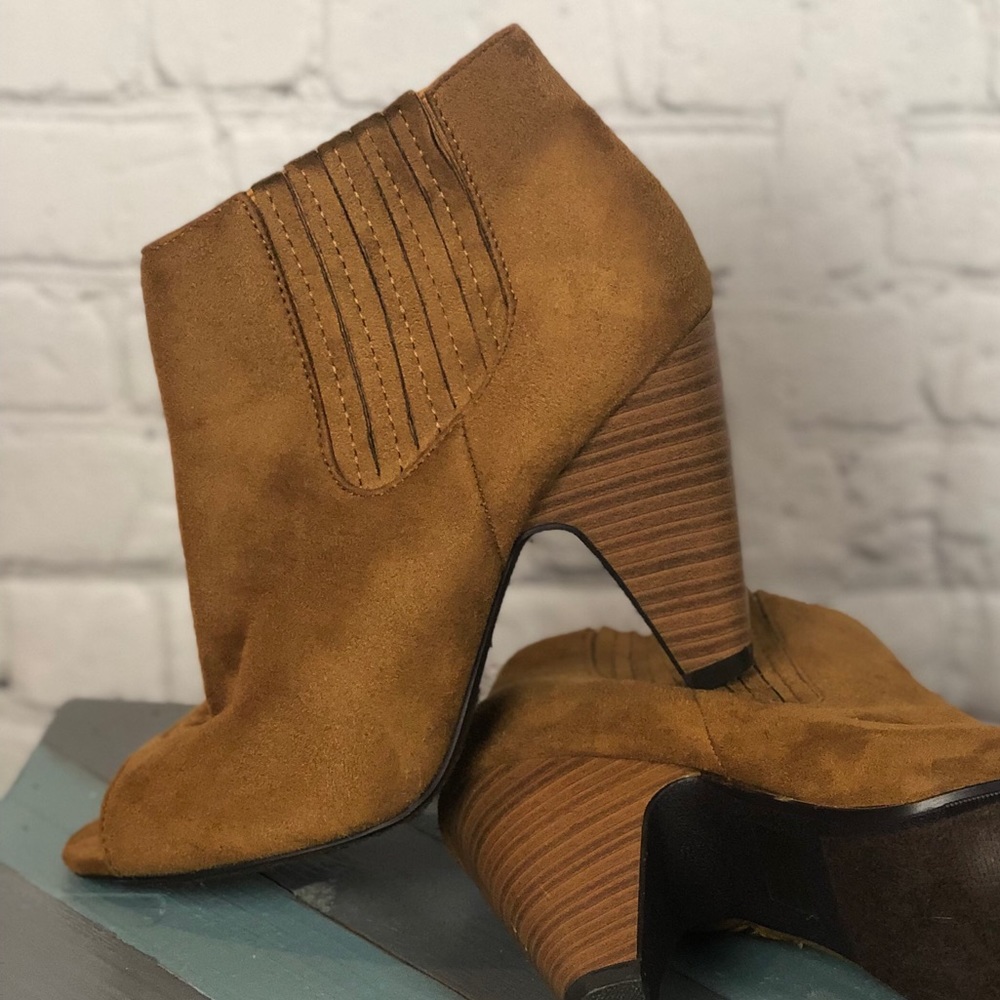 Sold—-Suede 7.5 peep-toe ankle boot - Picture 4 of 4